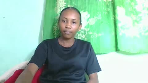 lucie196645 online show from April 18, 2026, 9:35 am