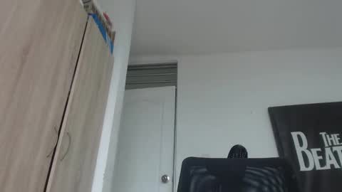 Snapshot of lucifferr_ chatting on February 24, 2025, 1:21 pm leonel online show from February 24, 2025, 1:21 pm