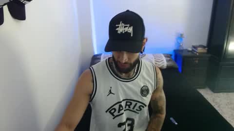 luciifer_hills online show from November 24, 2025, 3:34 pm