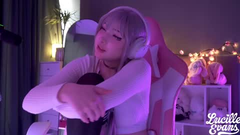 Lucy UwU online show from April 27, 2026, 4:10 am