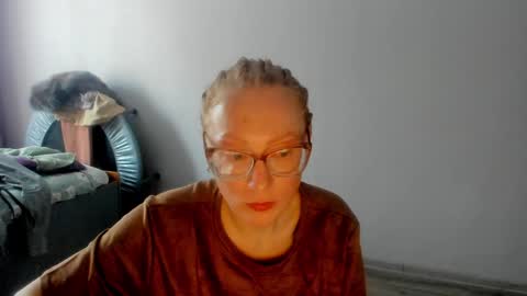 lucky_licky20 online show from December 6, 2024, 4:47 am