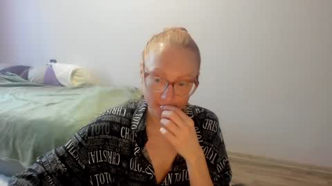 lucky_licky20 online show from December 10, 2024, 3:52 am