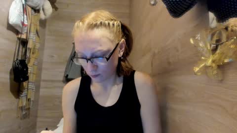 lucky_licky20 online show from December 22, 2024, 3:44 am