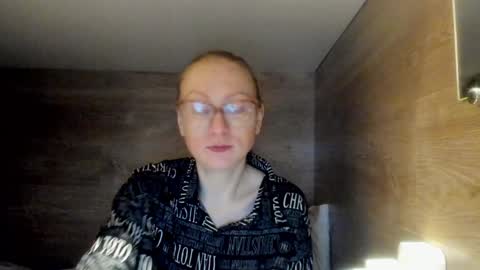 lucky_licky20 online show from January 18, 2025, 2:58 am