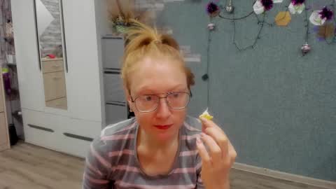 lucky_licky20 online show from December 22, 2025, 1:57 am