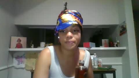 Snapshot of lucky_themilf chatting on December 17, 2024, 3:06 am lucky_themilf online show from December 17, 2024, 3:06 am