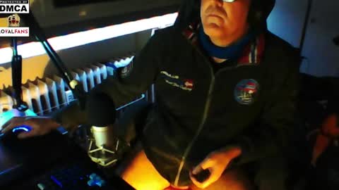 Snapshot of luckyfreak1 chatting on February 8, 2025, 5:08 am call me Stefan online show from February 8, 2025, 5:08 am