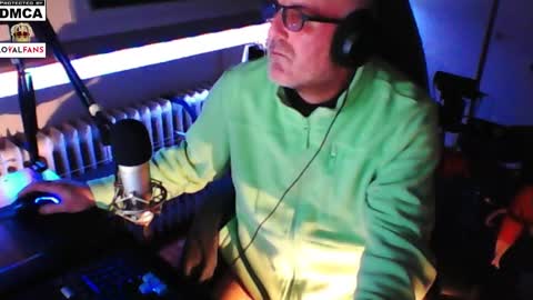 Snapshot of luckyfreak1 chatting on February 14, 2025, 12:09 am call me Stefan online show from February 14, 2025, 12:09 am