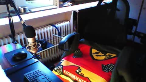 Snapshot of luckyfreak1 chatting on September 27, 2025, 5:45 am call me Stefan online show from September 27, 2025, 5:45 am