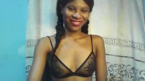 Snapshot of luckymadequeen chatting on January 5, 2025, 7:07 am Gloria online show from January 5, 2025, 7:07 am