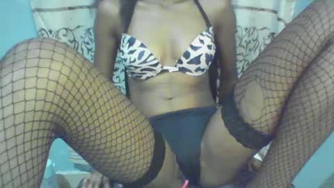 Snapshot of luckymadequeen chatting on January 7, 2025, 4:39 am Gloria online show from January 7, 2025, 4:39 am