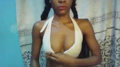 Snapshot of luckymadequeen chatting on January 20, 2025, 4:10 am Gloria online show from January 20, 2025, 4:10 am