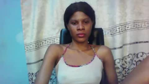 Snapshot of luckymadequeen chatting on February 12, 2025, 4:54 am Gloria online show from February 12, 2025, 4:54 am