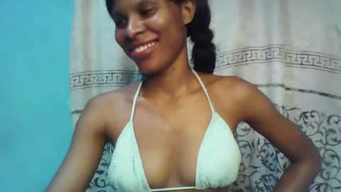 Snapshot of luckymadequeen chatting on February 21, 2025, 11:10 pm Gloria online show from February 21, 2025, 11:10 pm