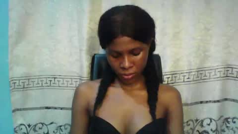 Snapshot of luckymadequeen chatting on March 5, 2025, 10:21 pm Gloria online show from March 5, 2025, 10:21 pm