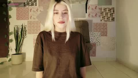 luckysapphire777 online show from April 25, 2026, 1:41 pm