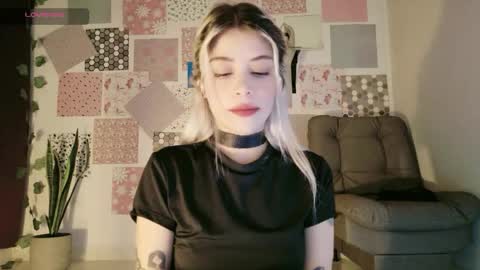 Snapshot of luckysapphire777 chatting on June 6, 2026, 1:27 pm luckysapphire777 online show from June 6, 2026, 1:27 pm