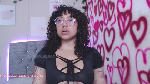 Luanis online show from October 6, 2025, 11:46 pm