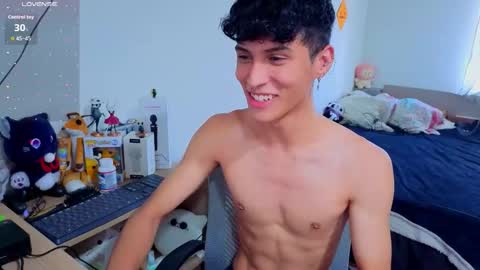 Lu Independent Model online show from November 14, 2025, 7:45 pm