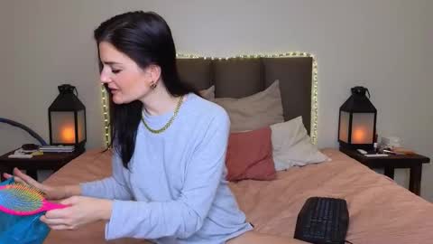 Lucy online show from November 2, 2025, 9:06 pm