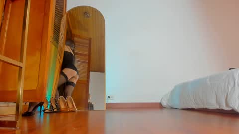 Hello my name is Lucy nice to meet you  thumb up is important for me kisses     online show from December 3, 2024, 8:39 pm