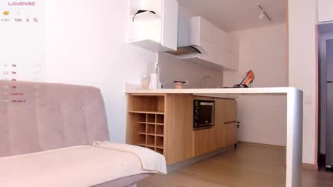 Hello my name is Lucy nice to meet you  thumb up is important for me kisses     online show from October 21, 2025, 4:41 pm