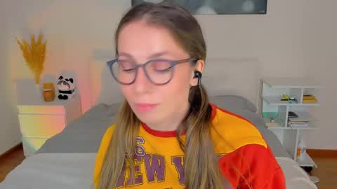 lucy__ray online show from December 14, 2024, 1:05 pm