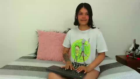 lucy_adams01 online show from January 13, 2025, 2:11 pm