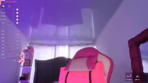 lucy_beatifull online show from September 9, 2025, 4:28 pm