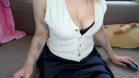 Snapshot of lucy_curvy chatting on May 17, 2026, 3:15 am Lucy online show from May 17, 2026, 3:15 am