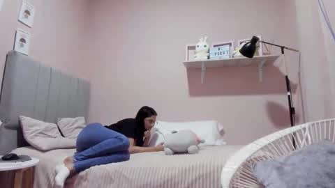 lucy_fox09 online show from October 23, 2025, 7:56 pm