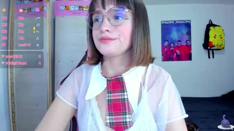 Snapshot of lucy_hess_ chatting on September 19, 2025, 9:37 pm Lucy online show from September 19, 2025, 9:37 pm