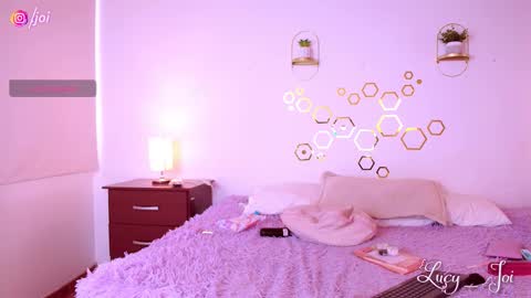 Snapshot of lucy_joi chatting on October 18, 2025, 9:37 pm Luciana online show from October 18, 2025, 9:37 pm