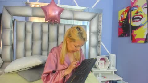  SleepyAbuela online show from November 19, 2025, 5:24 pm