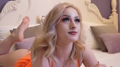 Lucy Lexton online show from February 17, 2025, 2:37 pm