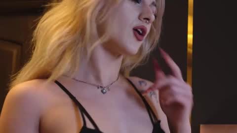 Lucy Lexton online show from February 25, 2025, 6:25 am