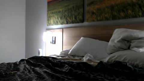 Lucy Loves Lookers online show from January 3, 2025, 12:00 am