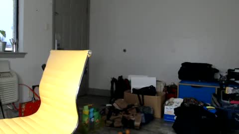 Lucy Loves Lookers online show from January 3, 2025, 1:25 pm