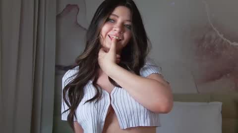 Snapshot of lucyvee chatting on December 8, 2024, 1:35 am lucyvee online show from December 8, 2024, 1:35 am