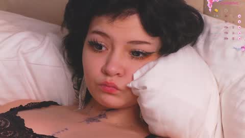 Snapshot of lucyvee chatting on December 21, 2024, 5:03 am lucyvee online show from December 21, 2024, 5:03 am