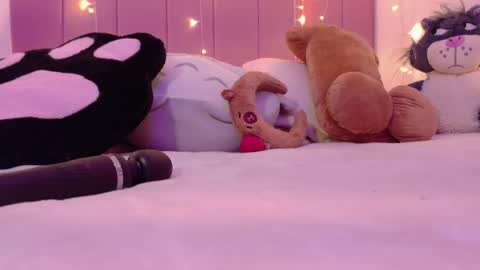 LUCYY FROM HOME  online show from April 29, 2026, 1:43 am