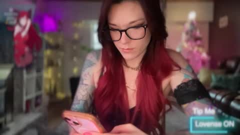 Snapshot of luebeam chatting on February 3, 2026, 10:15 pm Luubeam INSTA luubeammm TWITTER lunaisreallycu1 online show from February 3, 2026, 10:15 pm