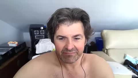 LUIGIJOHN online show from April 10, 2026, 10:53 am