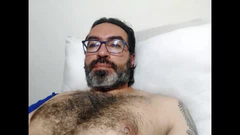 Snapshot of luis2988z chatting on March 10, 2026, 3:11 am Hairyman online show from March 10, 2026, 3:11 am