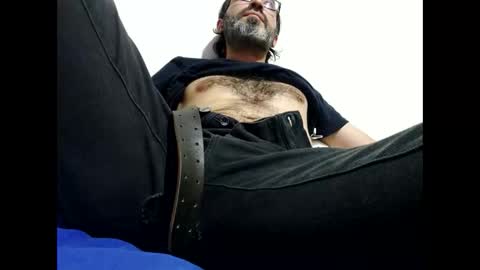 Snapshot of luis2988z chatting on March 18, 2026, 2:04 am Hairyman online show from March 18, 2026, 2:04 am