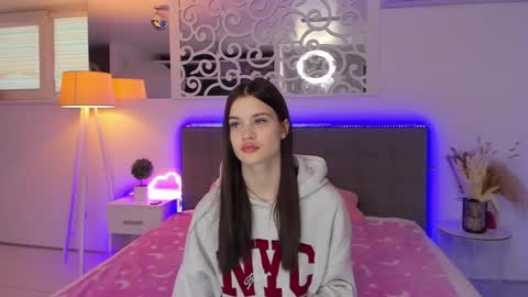 LuisaClover online show from January 11, 2026, 1:05 pm