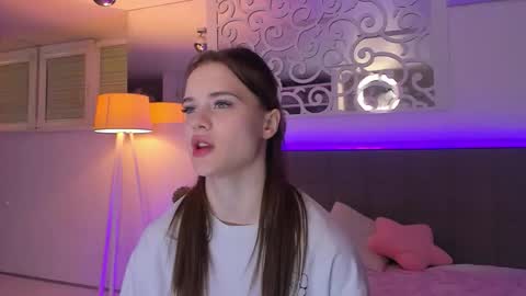 LuisaClover online show from March 1, 2026, 8:00 pm