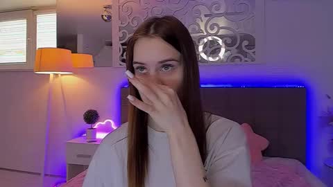 LuisaClover online show from April 18, 2026, 12:20 pm