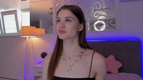 LuisaClover online show from May 21, 2026, 12:23 pm