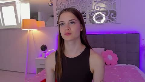 LuisaClover online show from June 9, 2026, 12:17 pm